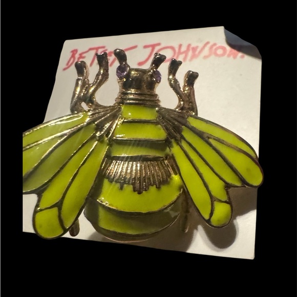 Betsey Johnson Jewelry - Betsey Johnson Lime Green and Gold Bee Cocktail Stretch Ring